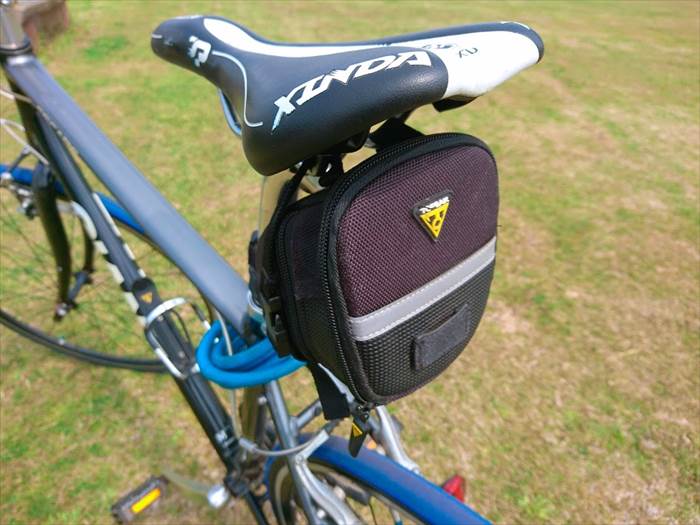 TOPEAK（トピーク）エアロ ウェッジ パック（Mサイズ）を装着したエスケープR3