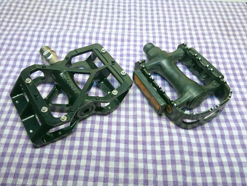 エスケープR3の純正ペダルとMKSオールウェイズを並べて大きさを比較