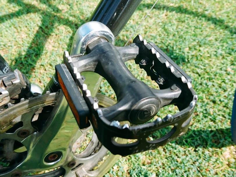 GIANTエスケープR3の純正ペダル
